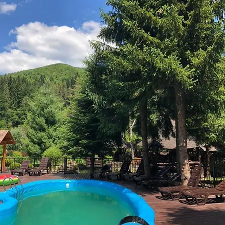 Inn Smerekovyi Dvir Zhdeniievo