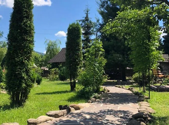 Smerekovyi Dvir Han/Misafirhane *