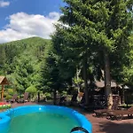 Inn Smerekovyi Dvir Zhdeniievo