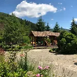 Inn Smerekovyi Dvir Zhdeniievo