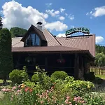 Smerekovyi Dvir Inn Zhdeniievo