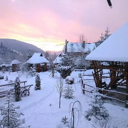 Inn Smerekovyi Dvir *