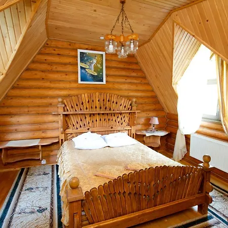 Smerekovyi Dvir