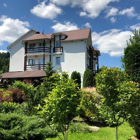 Inn Smerekovyi Dvir