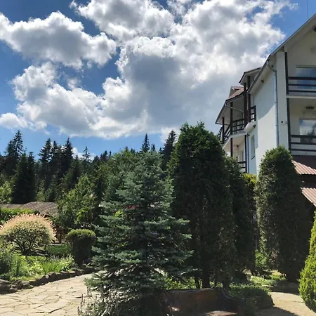 Smerekovyi Dvir Inn Zhdeniievo