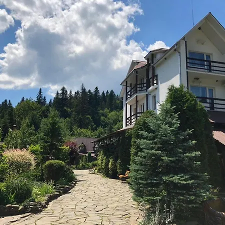 Inn Smerekovyi Dvir *