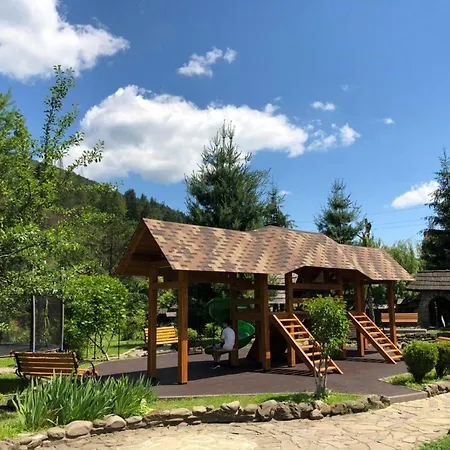 Smerekovyi Dvir Inn Zhdeniievo