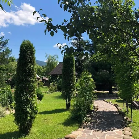 Inn Smerekovyi Dvir